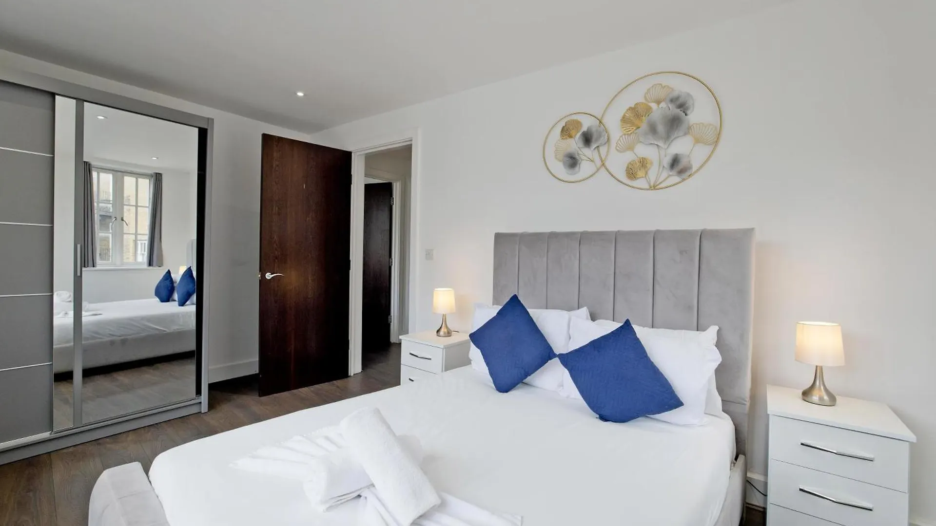 Imperial Liverpool Street Apartments 런던 0*,