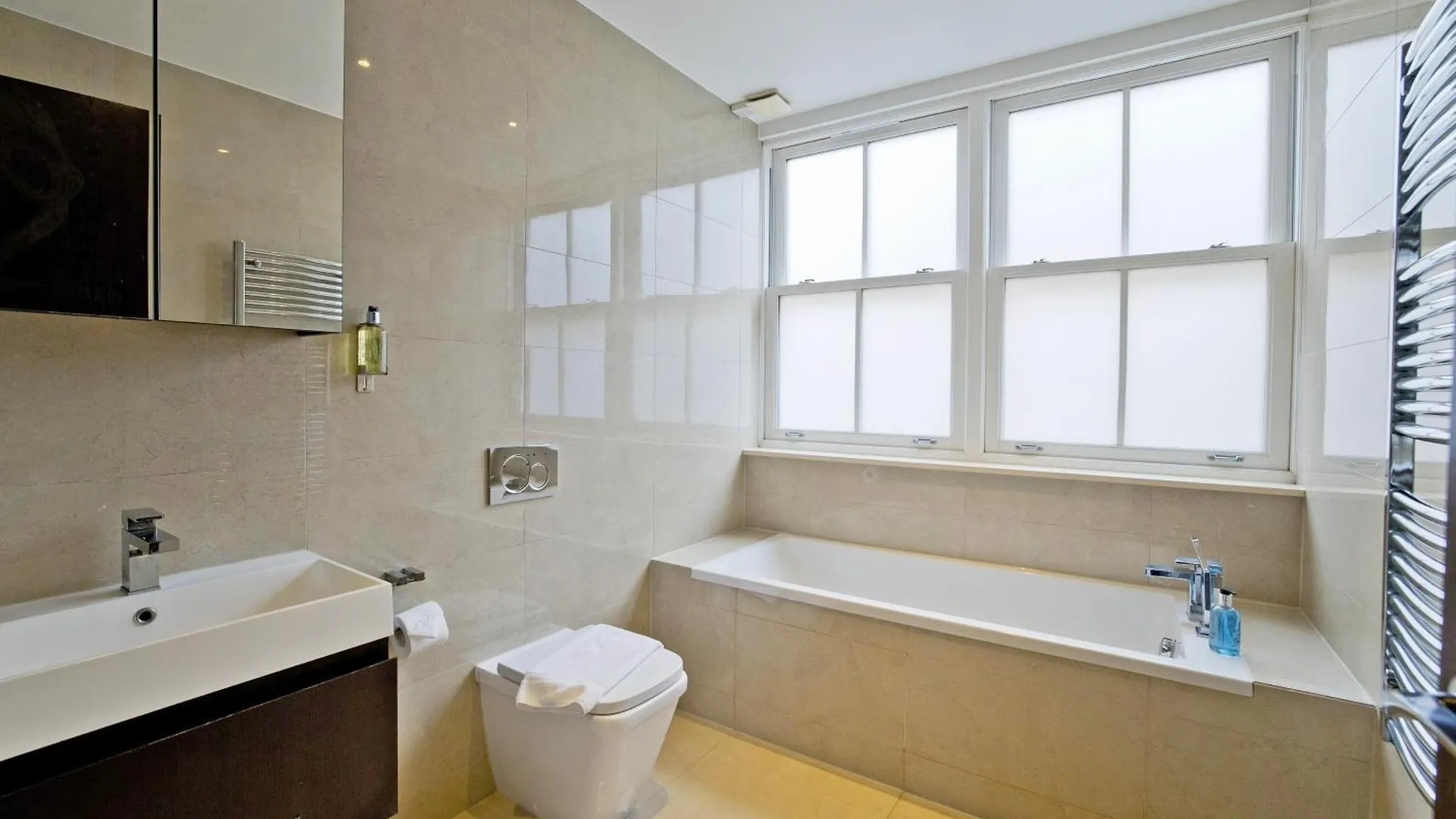 Imperial Liverpool Street Apartments 런던 영국
