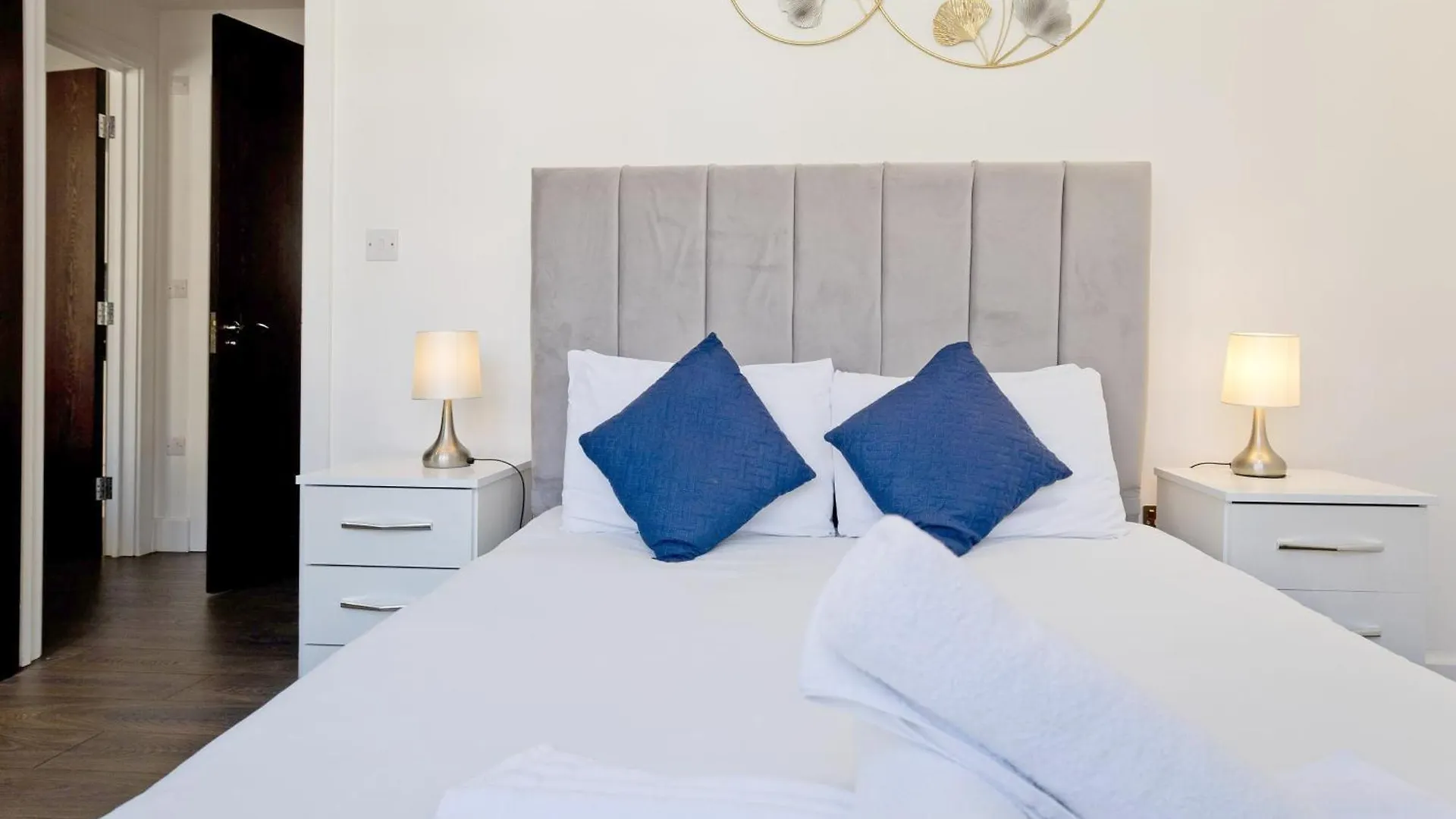 Imperial Liverpool Street Apartments 런던 0*,